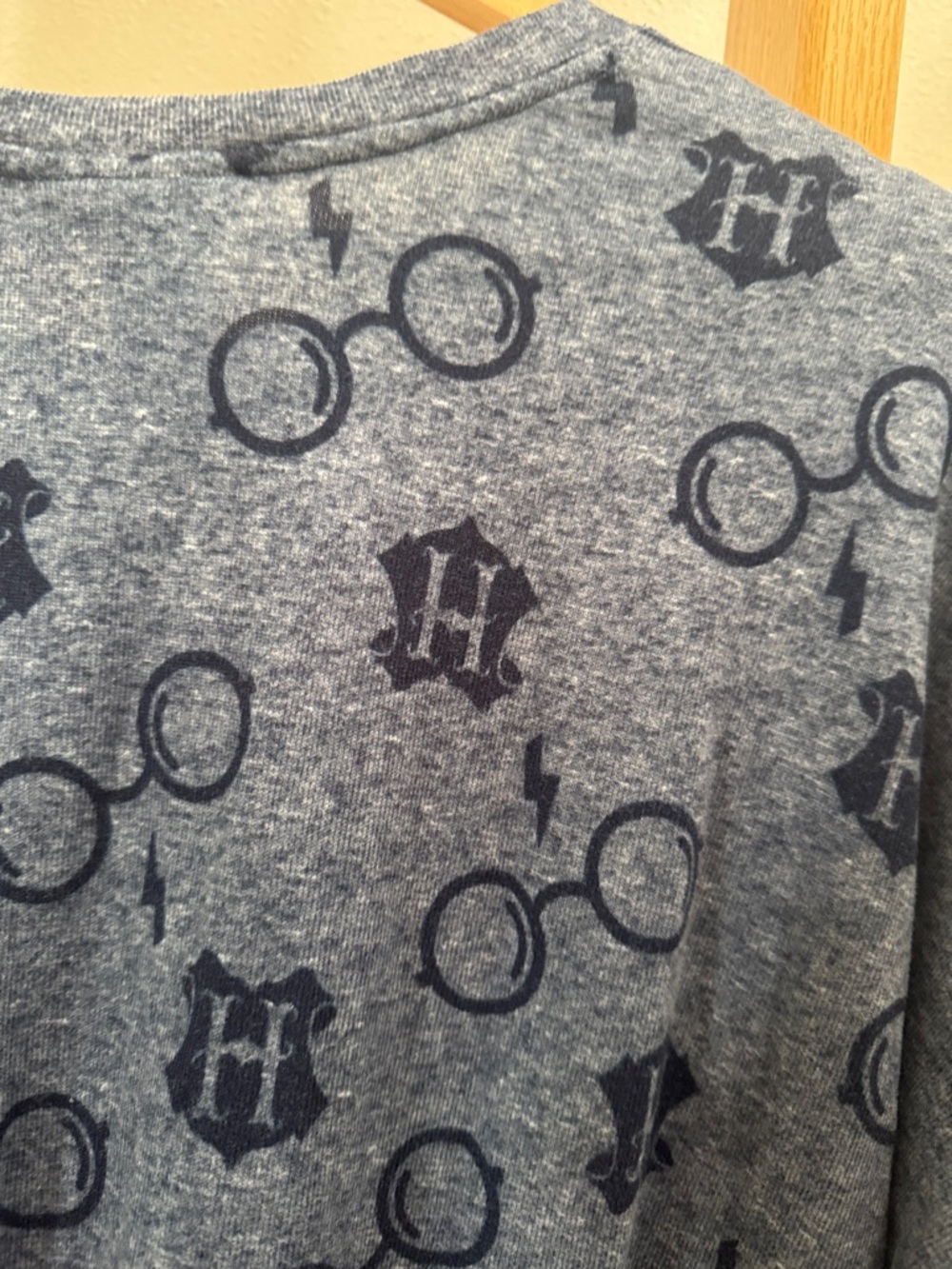 Like new 🧙♀️Harry Potter Wizarding World Lounge Top XL Poly/Spandex blend - Picture 9 of 9